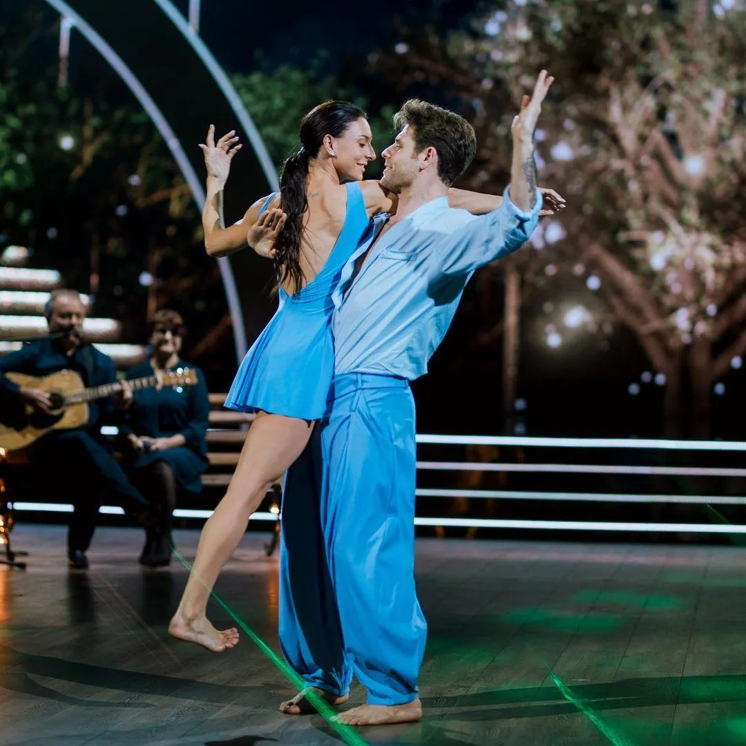 Артур Логай та Анна Кареліна танцюють контемп у 6 випуску Артур Логай та Анна Кареліна танцюють контемп у 6 випуску