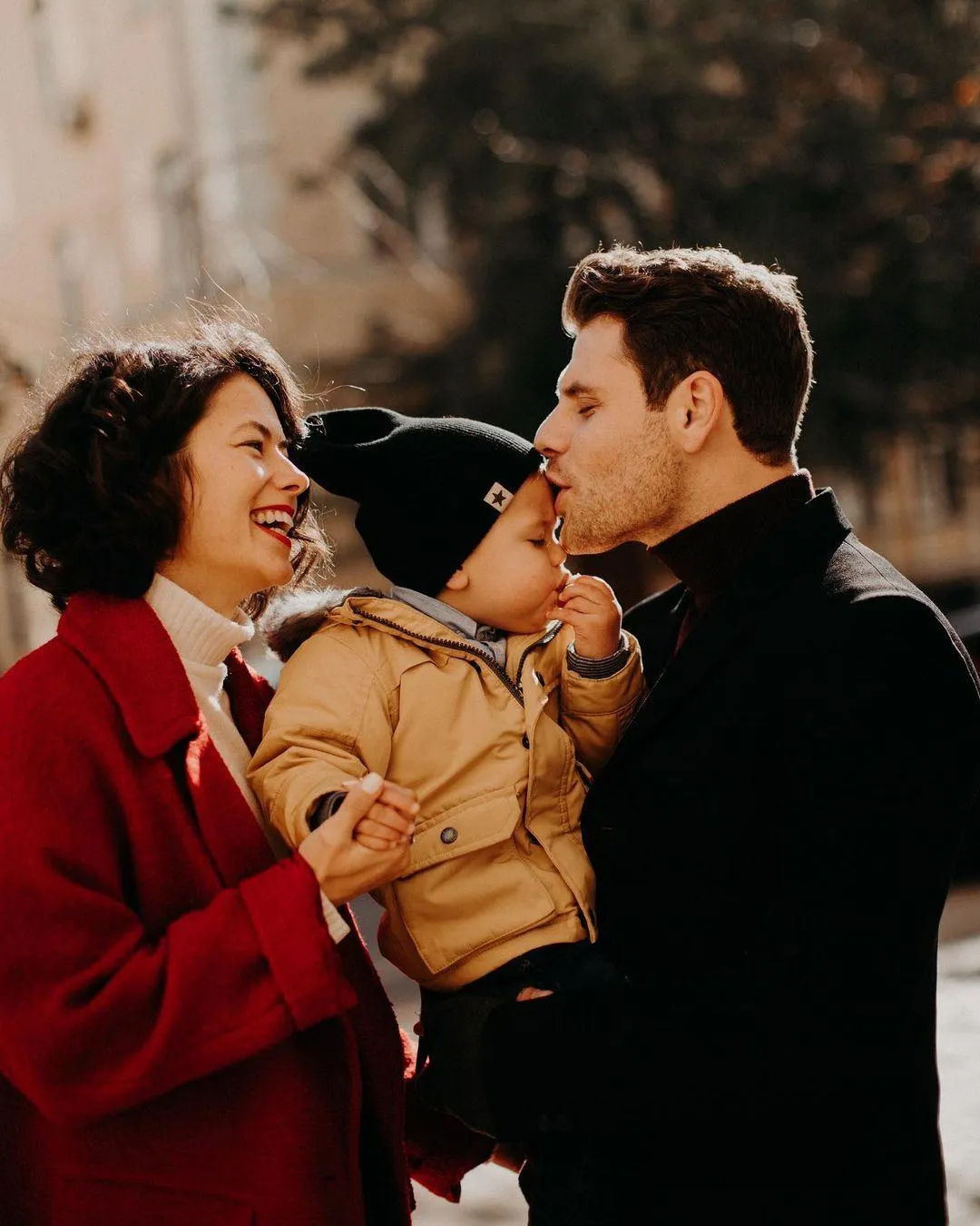 Артур Логай з дружиною і сином Артур Логай з дружиною і сином