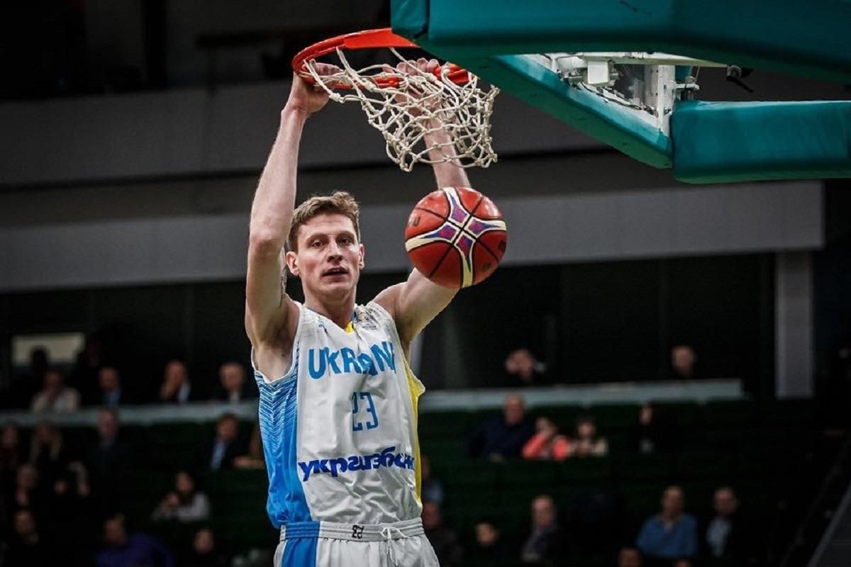 Українець допоміг своїй команді виграти у матчі Єврокубка з баскетболу: відео