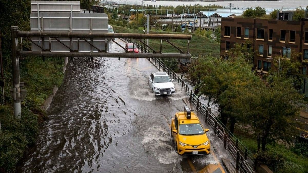 США накрив потужний шторм: у Нью-Йорку оголосили надзвичайний стан - Україна новини - 24 Канал США накрив потужний шторм: у Нью-Йорку оголосили надзвичайний стан - Україна новини - 24 Канал