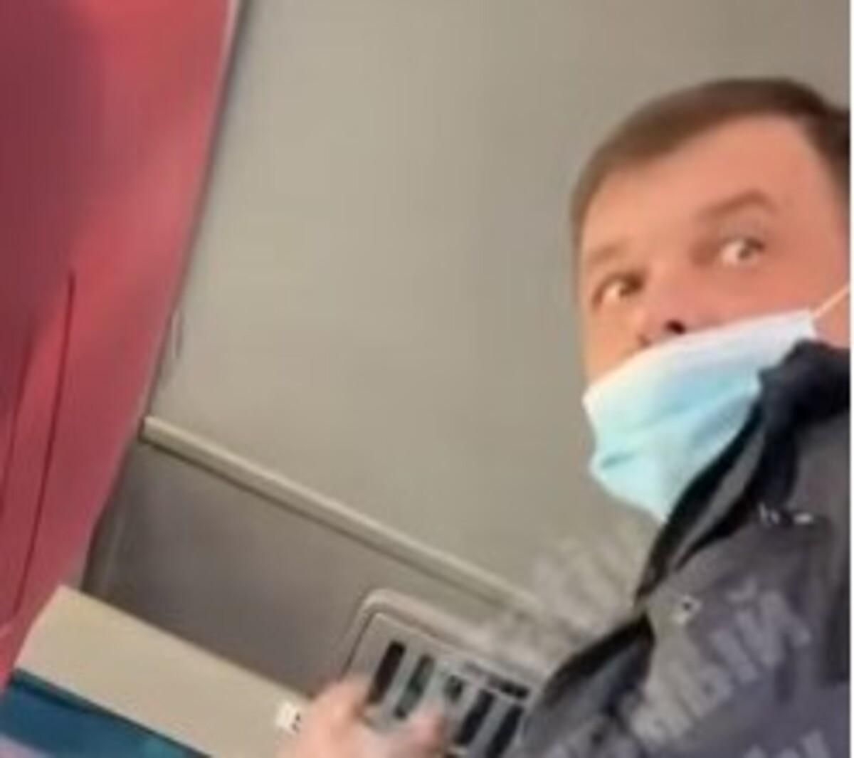 "Ты п***рас": водитель Skybus на вокзале в Киеве обматерил ветерана АТО и выгонял из автобуса