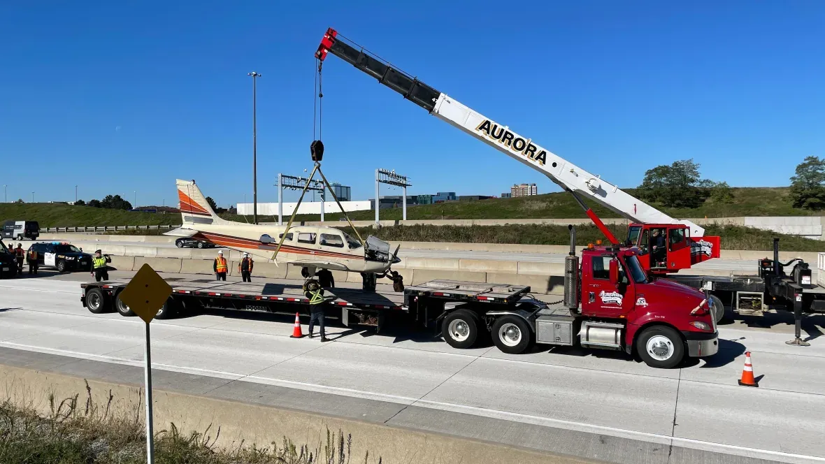 Літак в Канаді приземлився на трасу Літак в Канаді приземлився на трасу