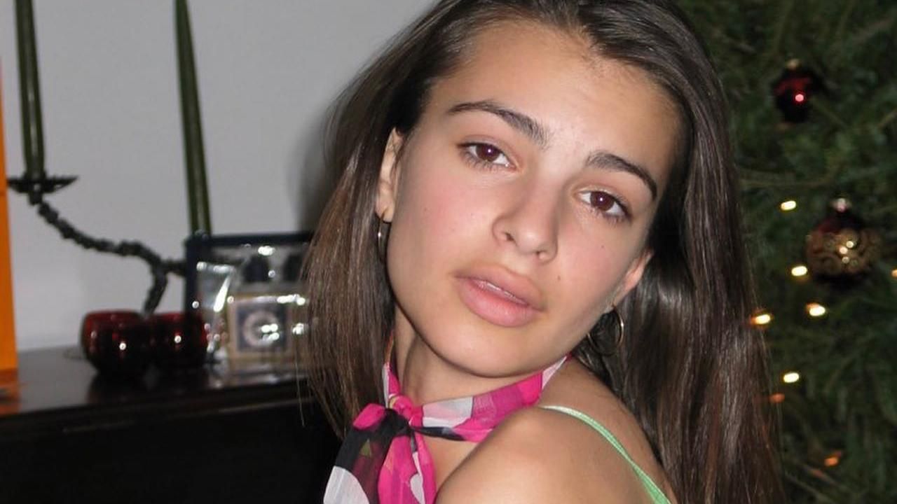 Емілі Ратажковскі показала, як виглядала у 13 років: фанати не вірять