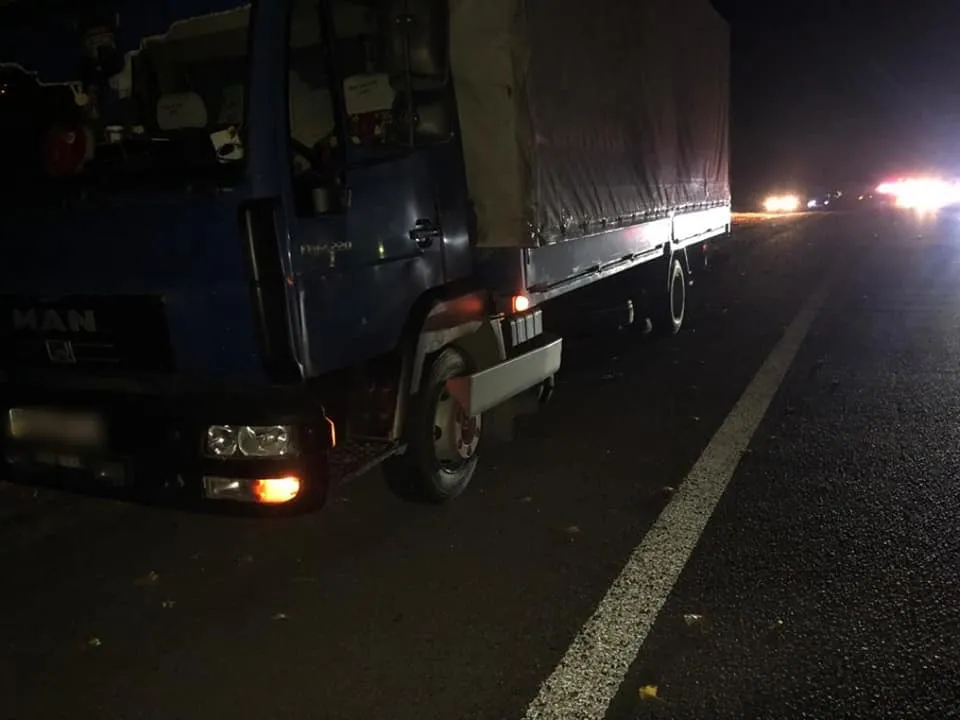 Аварія на Київщині, у ДТП загинула дитина, батько на Lanos в'їхав у вантажівку