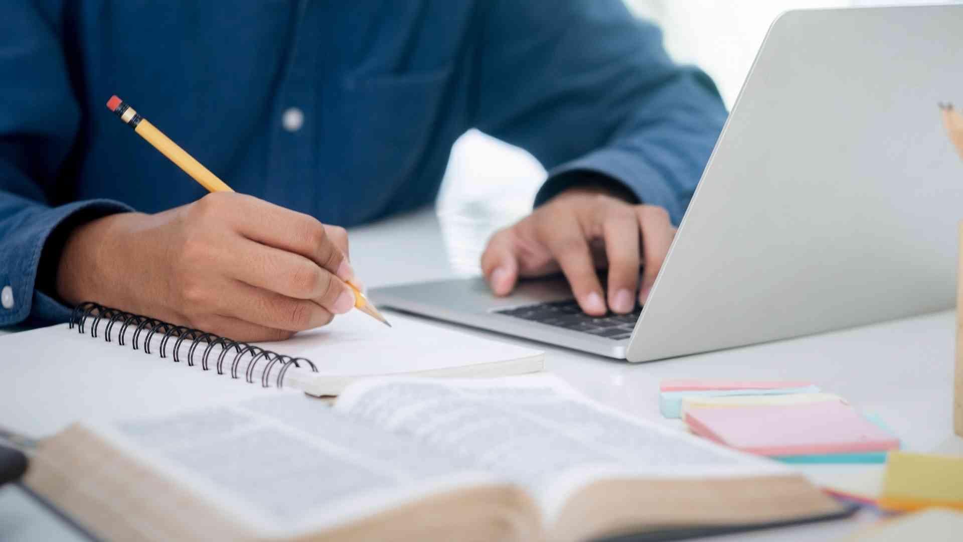 В Киеве школьники 1–11 классов после каникул будут учиться дистанционно В Киеве школьники 1–11 классов после каникул будут учиться дистанционно