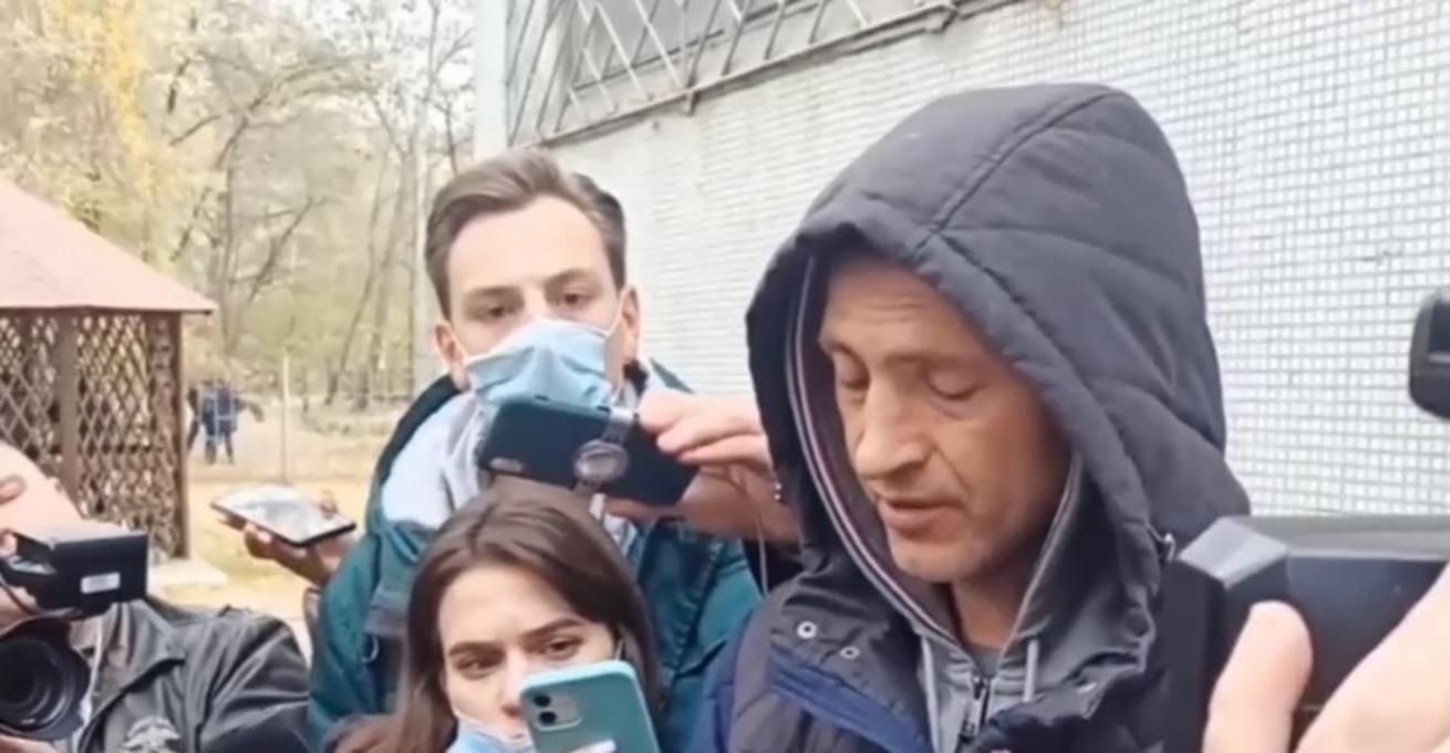 Отец Харьковского мажора говорит, что мужчина с фамилией Шарий предлагал ему "откупить" сына Отец Харьковского мажора говорит, что мужчина с фамилией Шарий предлагал ему "откупить" сына