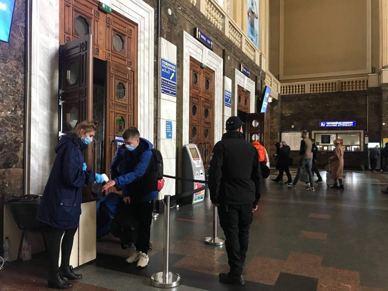 Імунізація – перед поїздкою: скільки людей за тиждень вакцинували на вокзалах України - Україна новини - 24 Канал Імунізація – перед поїздкою: скільки людей за тиждень вакцинували на вокзалах України - Україна новини - 24 Канал