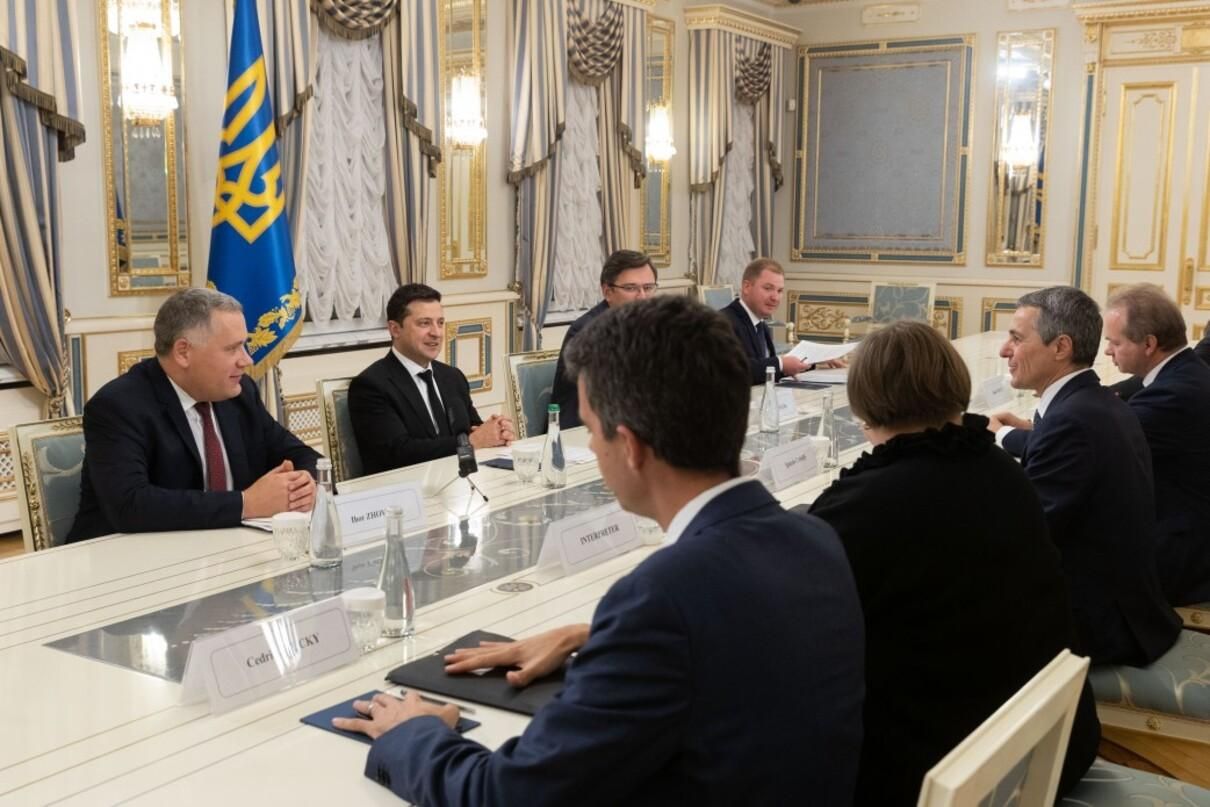 Зеленський обговорив інвестиції в Україну з віцепрезидентом Швейцарії - 24 Канал Зеленський обговорив інвестиції в Україну з віцепрезидентом Швейцарії - 24 Канал