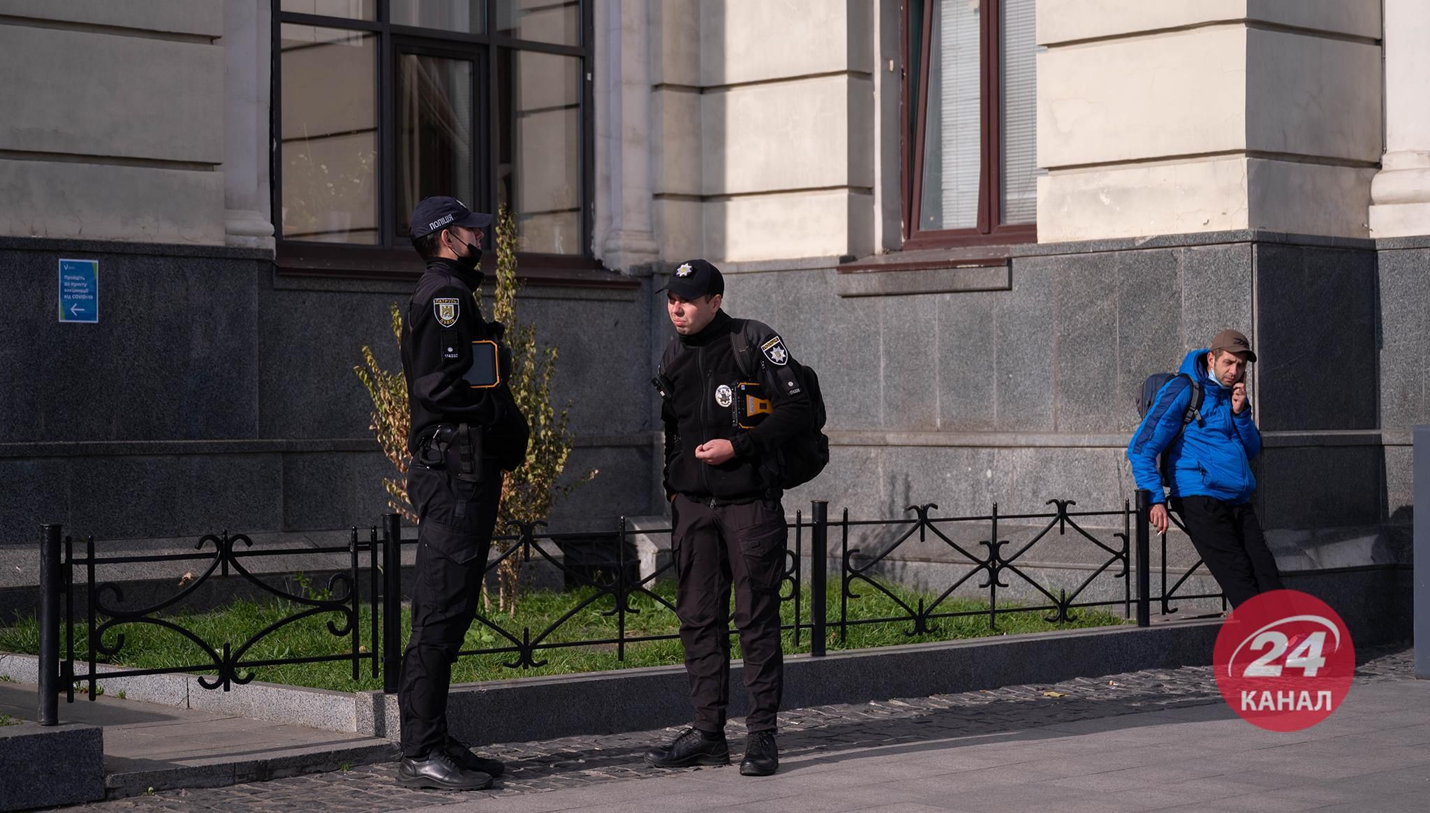 В Україні патрулюватимуть лише вакциновані поліцейські зі спецзначками, – Клименко - Україна новини - 24 Канал