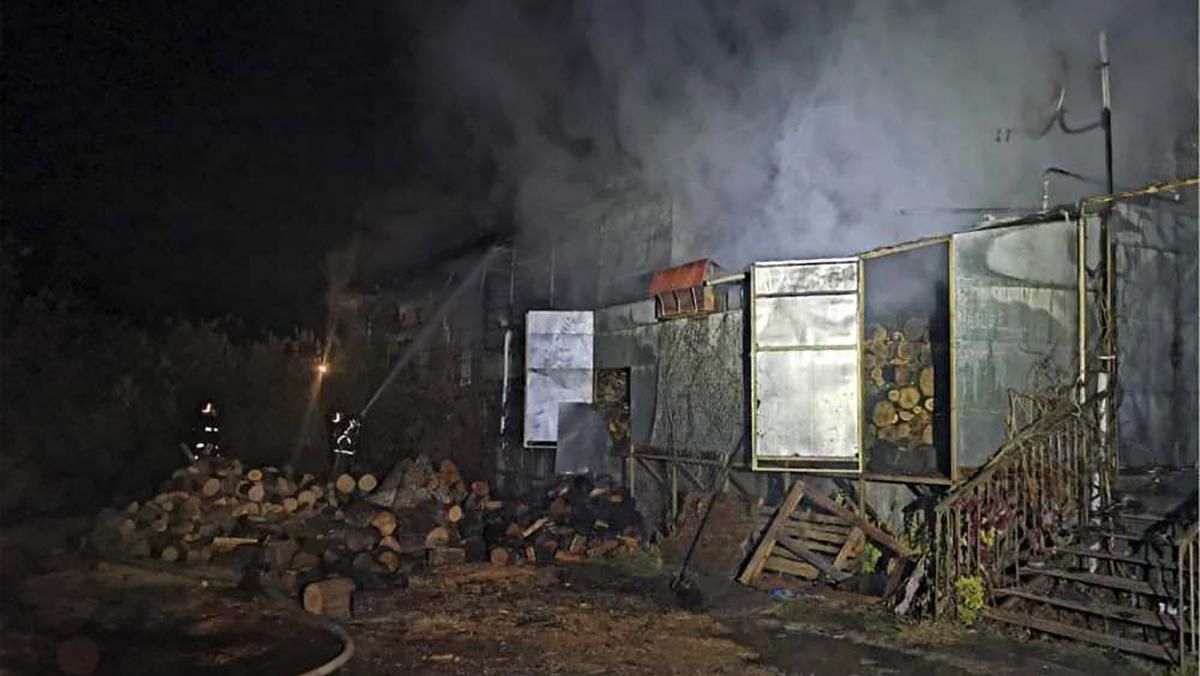 Произошел масштабный пожар в кафе под Одессой: прибыли спасатели нескольких команд