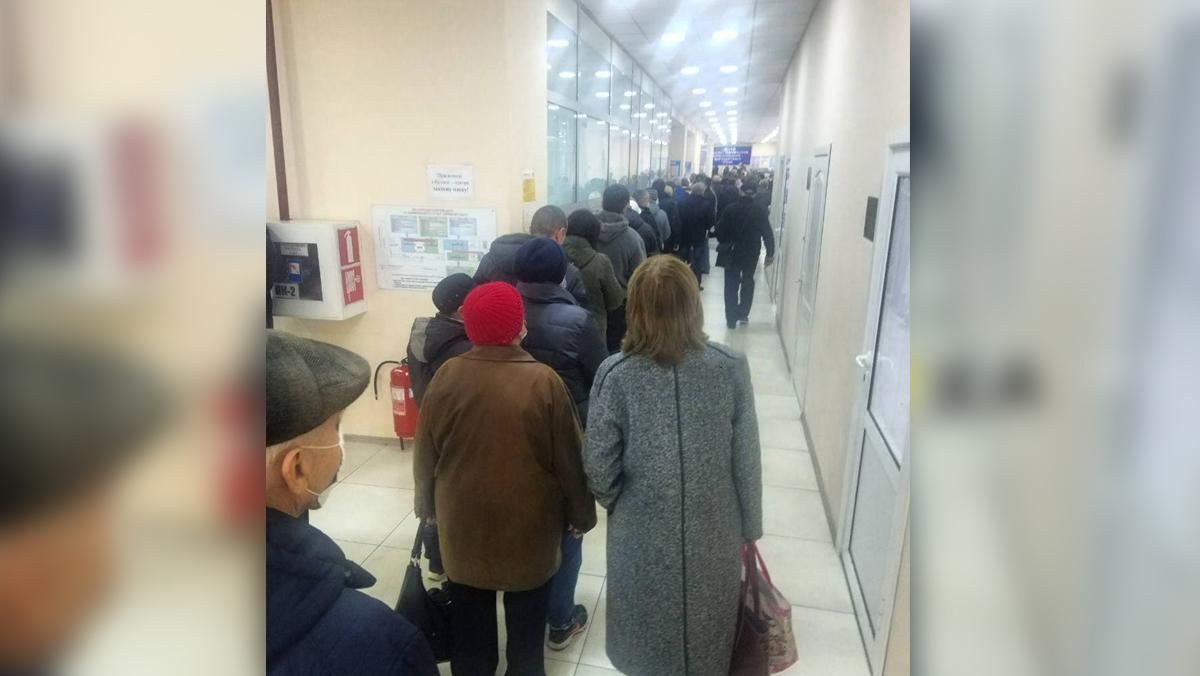 Все боятся карантина: образовались километровые очереди в Харьковоблэнерго Все боятся карантина: образовались километровые очереди в Харьковоблэнерго