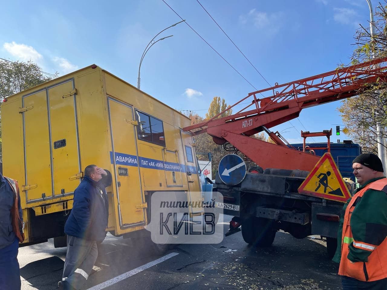 В Голосеево из-за аварии коммунальщиков возникла мега-пробка из 30 троллейбусов