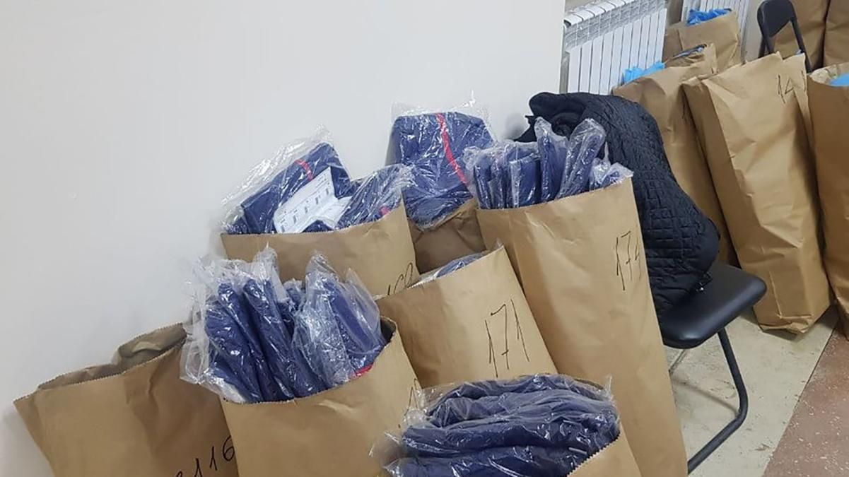 Видають засоби індивідуального захисту виборчим комісіям Харкова: що в цих наборах - Новини Харків - 24 Канал Видають засоби індивідуального захисту виборчим комісіям Харкова: що в цих наборах - Новини Харків - 24 Канал