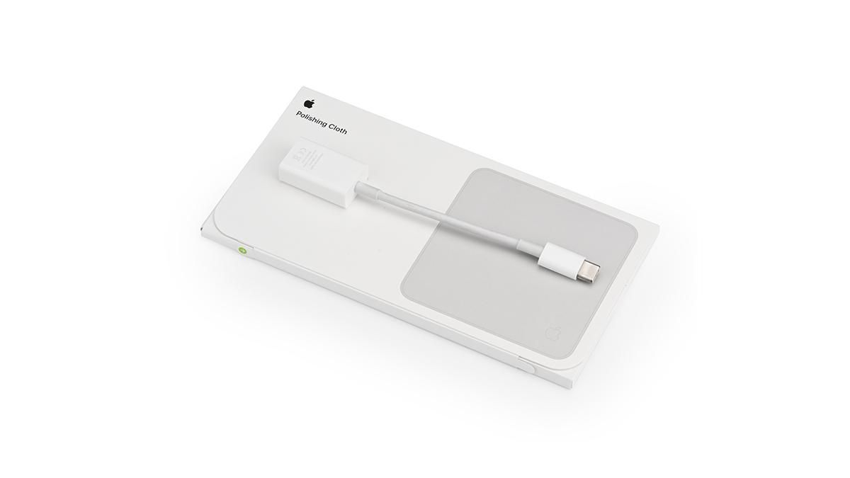 Ноль из десяти: салфетку Apple за 19 долларов ради шутки проверили на пригодность к ремонту Ноль из десяти: салфетку Apple за 19 долларов ради шутки проверили на пригодность к ремонту