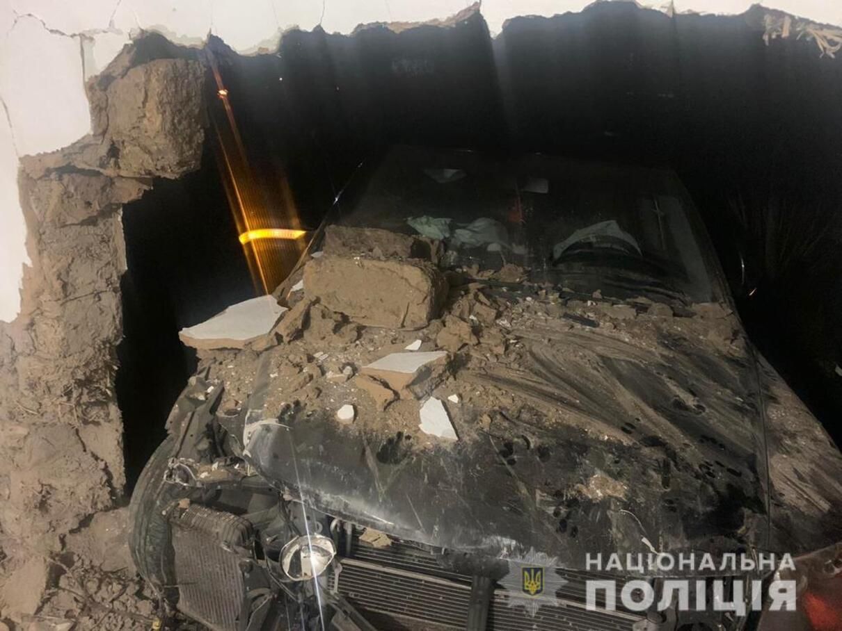 ​​Пробил в доме еще один "вход": в Одесской области автомобиль въехал в дом пенсионера