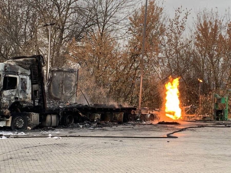 Вибух на АЗС у Харківській області: досі продовжують горіти залишки конденсату - Новини Харкова - 24 Канал Вибух на АЗС у Харківській області: досі продовжують горіти залишки конденсату - Новини Харкова - 24 Канал