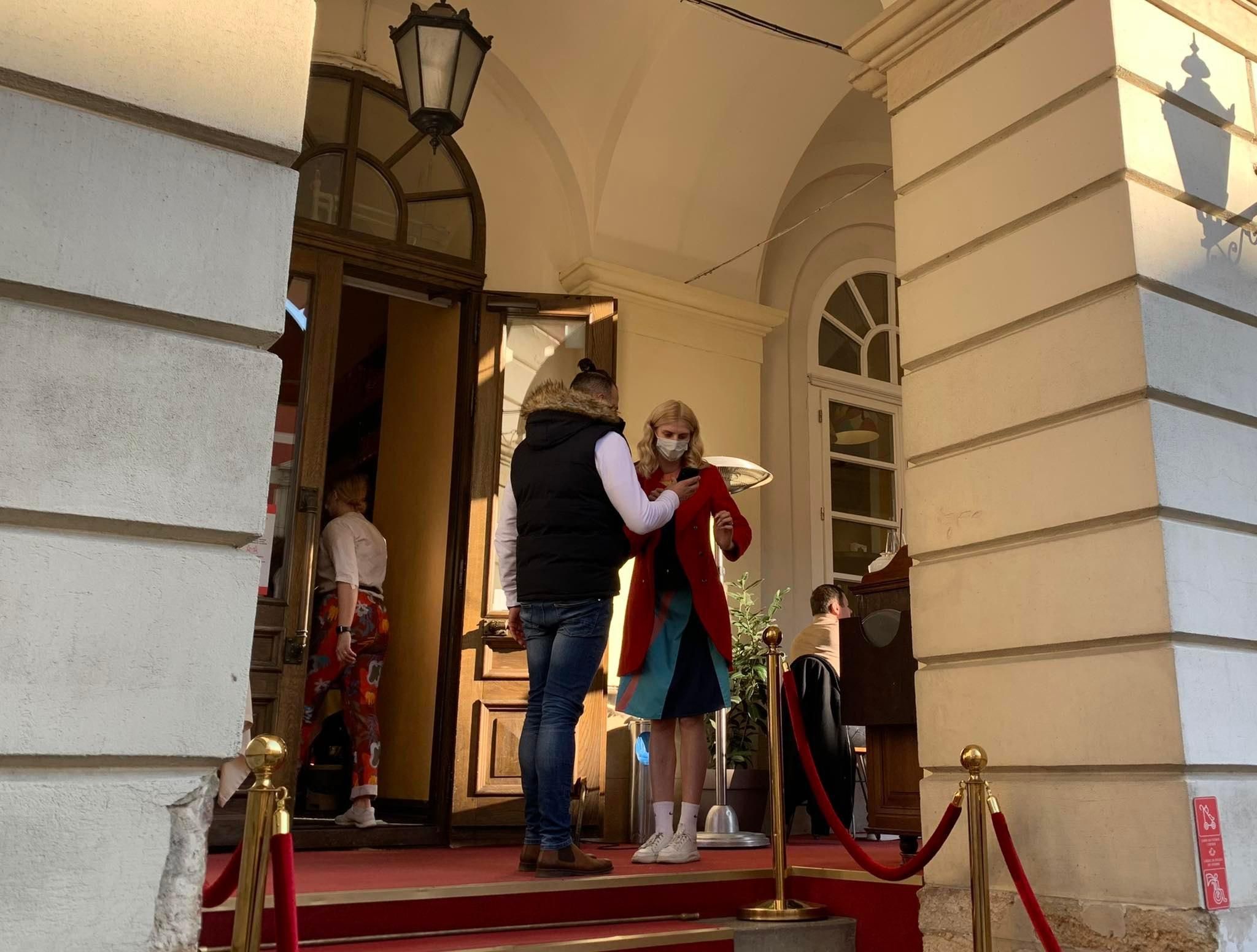 Львів у червоній зоні: чи дотримуються обмежень у місті – промовисті фото - Новини Львова - Львів Львів у червоній зоні: чи дотримуються обмежень у місті – промовисті фото - Новини Львова - Львів