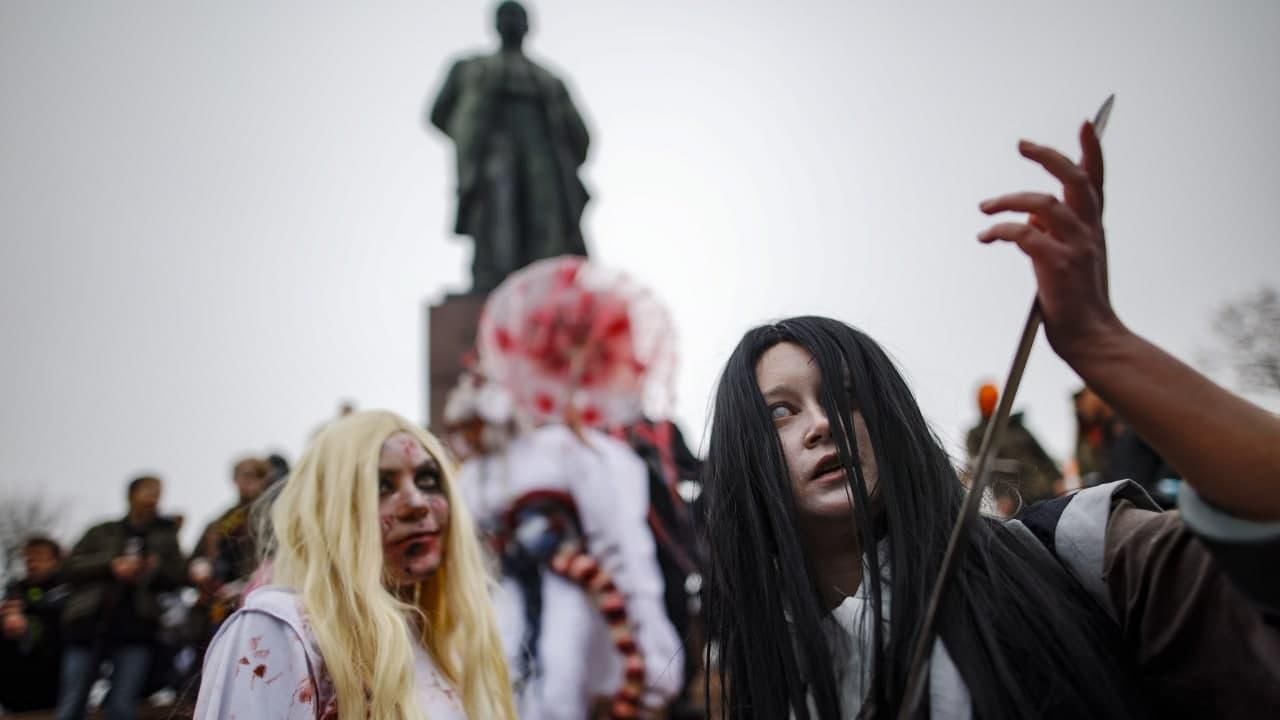 До Геловіну в Києві ходою пройшлися зомбі: страхітливі фото - Київ