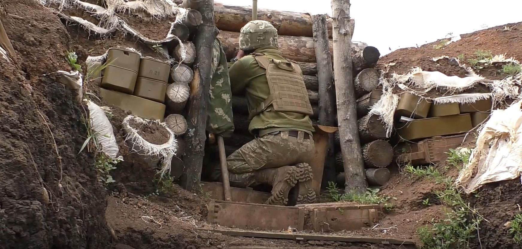 Було тихо, але потім накрили щільним вогнем, – військовий про обстріл у Новозванівці - Новини Луганська сьогодні - 24 Канал Було тихо, але потім накрили щільним вогнем, – військовий про обстріл у Новозванівці - Новини Луганська сьогодні - 24 Канал