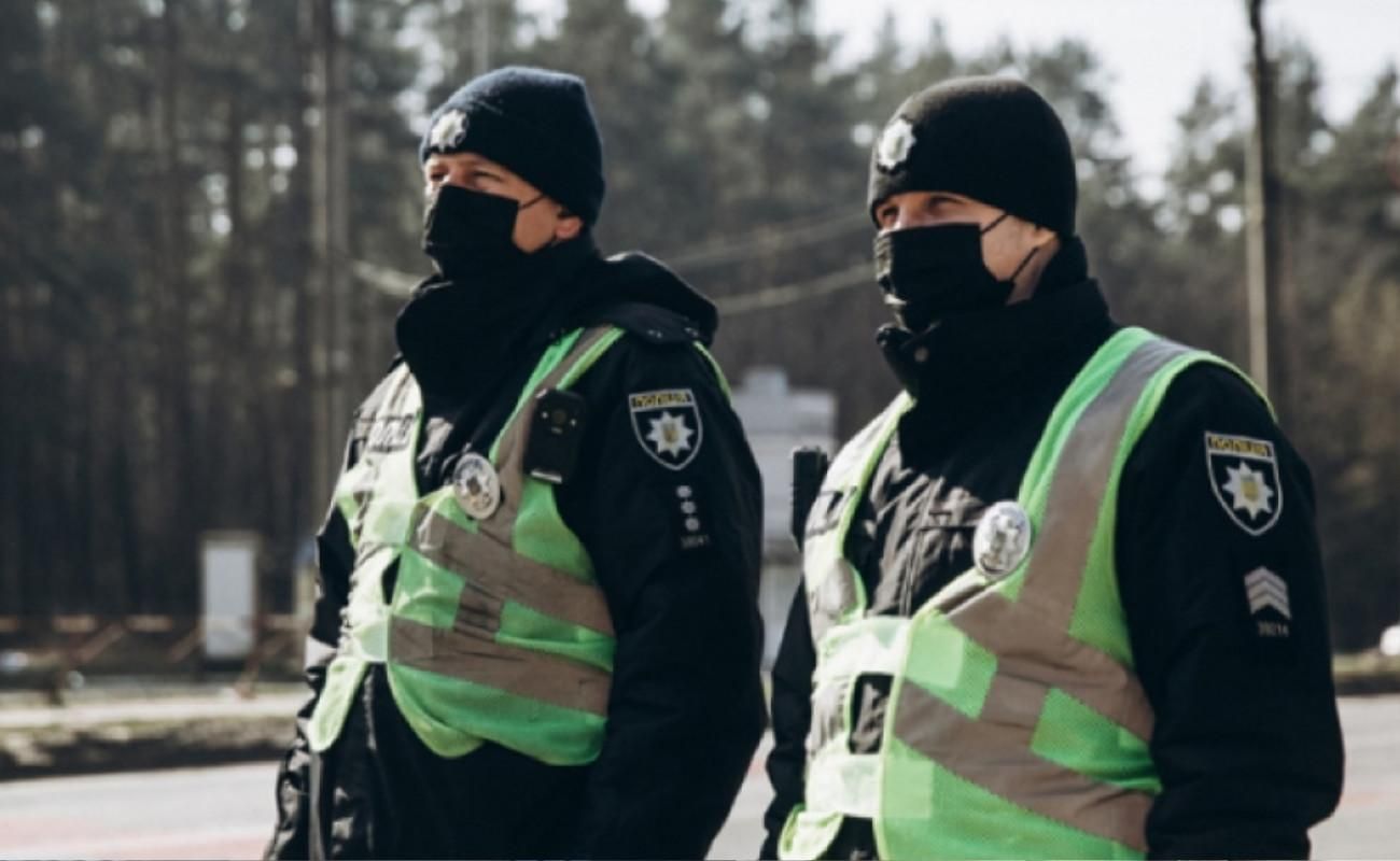 Полиция устроила "облаву" из-за сертификатов в автобусе под Киевом: все закончилось скандалом