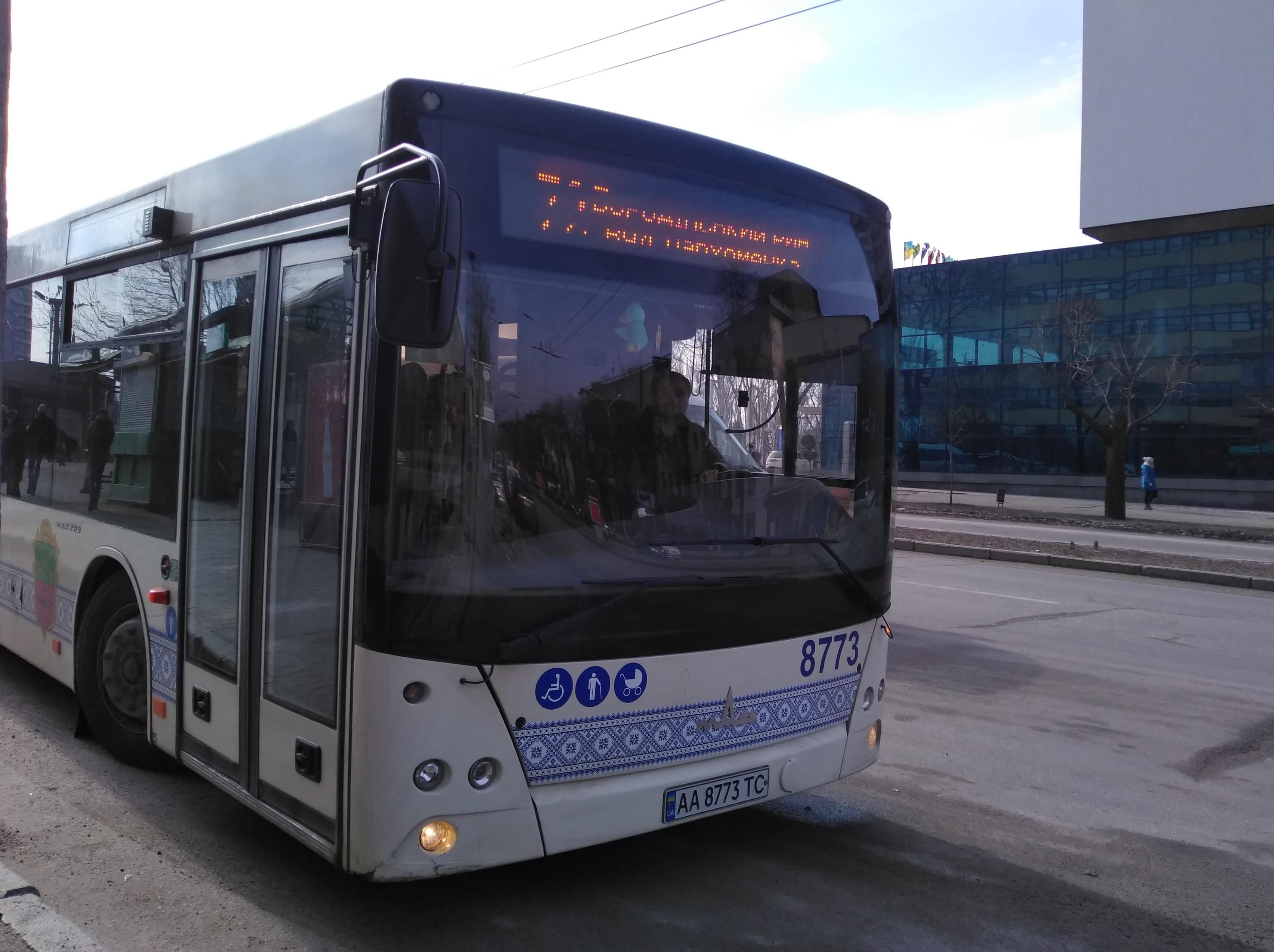 В Запорожье ввели ограничения на проезд в общественном транспорте: для кого будут действовать