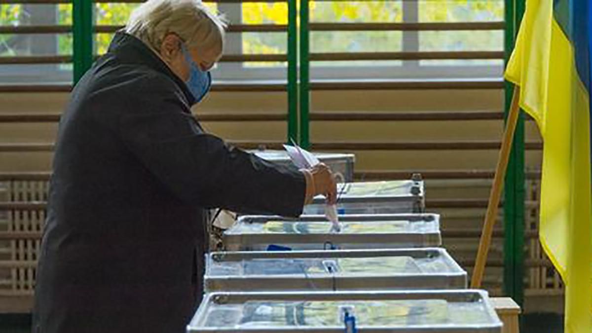 На одном из участков в Харькове заявили об остановке голосования: в полиции опровергли