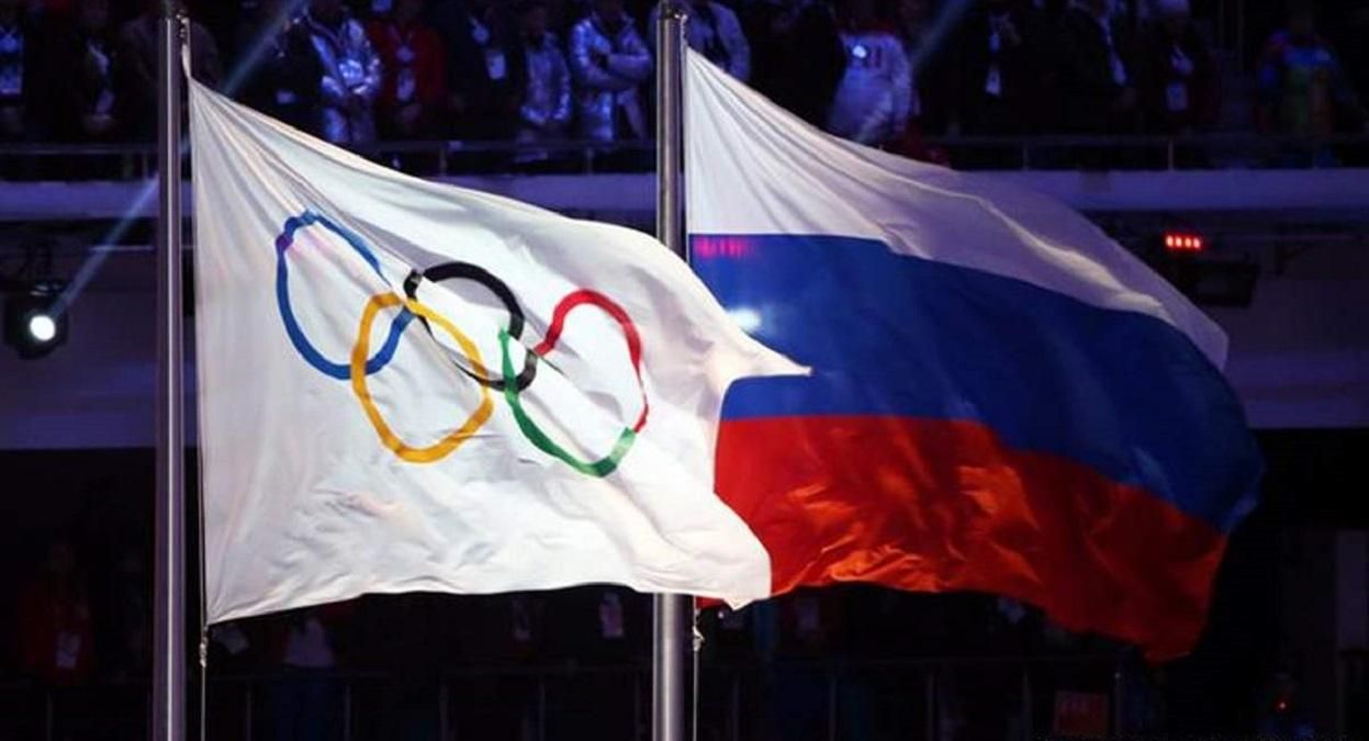 Юних українських призерів нагороджували на фоні банера з символікою Росії: скандальне відео