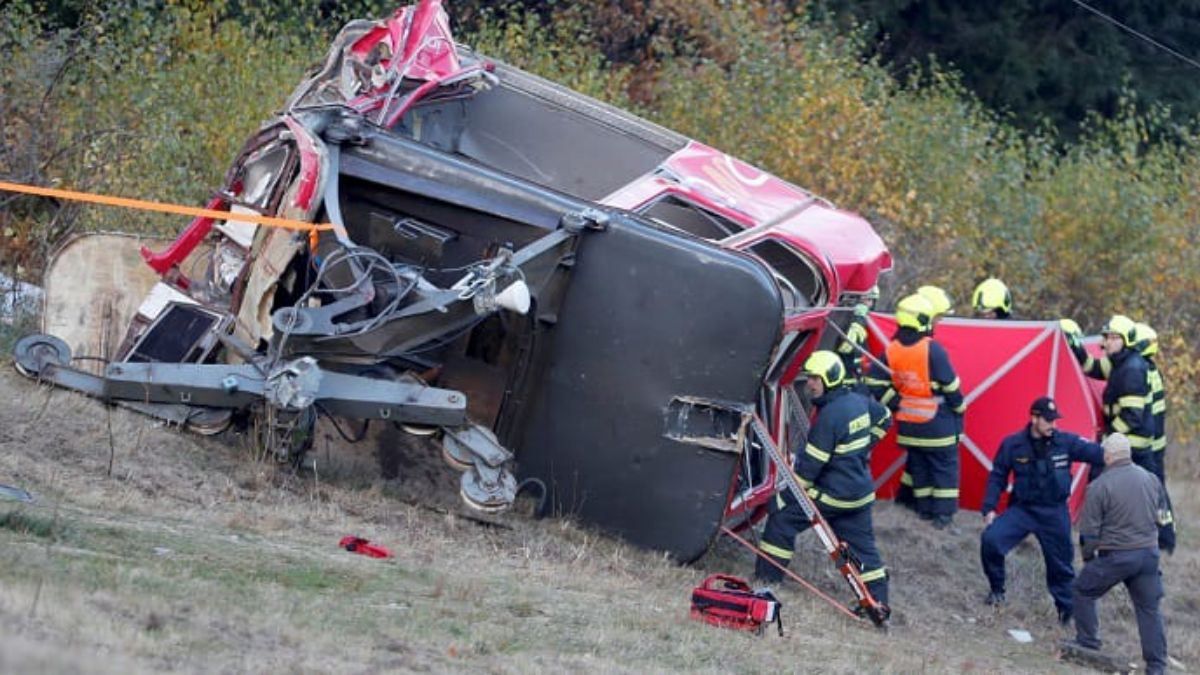 На курорте в Чехии произошел обрыв канатной дороги: есть жертва На курорте в Чехии произошел обрыв канатной дороги: есть жертва