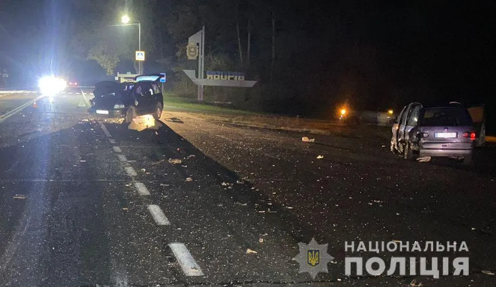 Внаслідок моторошної потрійної ДТП на Львівщині травмувалась 17-річна дівчина