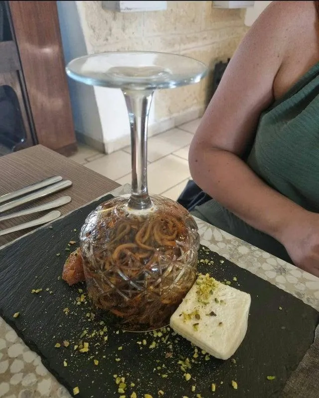 Як це взагалі можливо з'їсти? Як це взагалі можливо з'їсти?