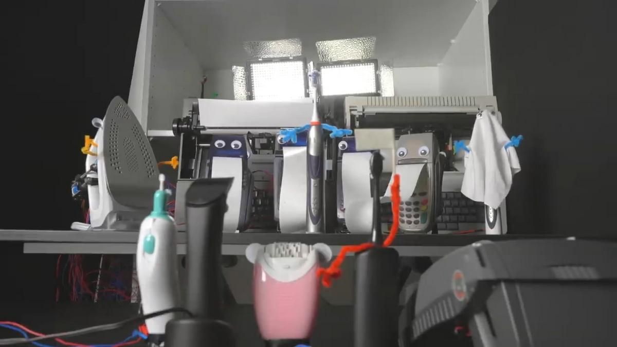 Саундтрек к Охотникам на привидений сыграли на терминалах, утюге и зубной щетке: эпическое видео Саундтрек к Охотникам на привидений сыграли на терминалах, утюге и зубной щетке: эпическое видео