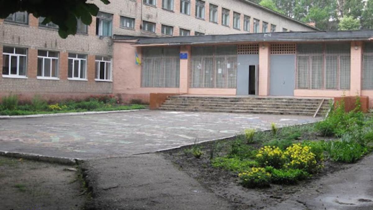 В Днепре мать и сын избили учительницу ногами: понадобился вызов полиции В Днепре мать и сын избили учительницу ногами: понадобился вызов полиции