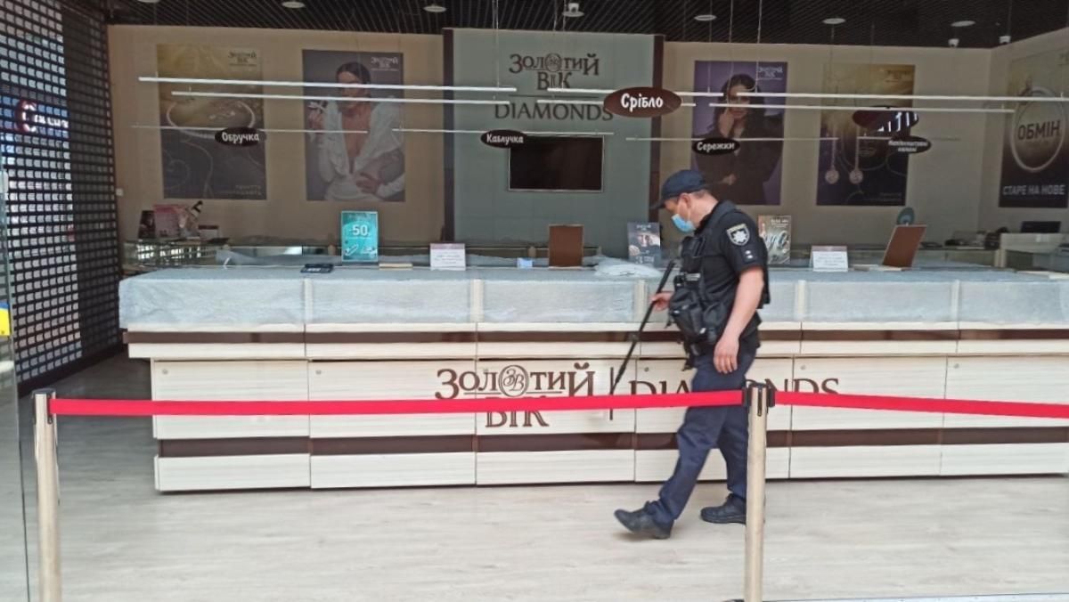 В Одесі замінували 5 ТРЦ: екстрено евакуювали відвідувачів - 24 Канал В Одесі замінували 5 ТРЦ: екстрено евакуювали відвідувачів - 24 Канал