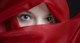 В КНУ мусульманке не выдавали студбилет из-за фото в хиджабе
