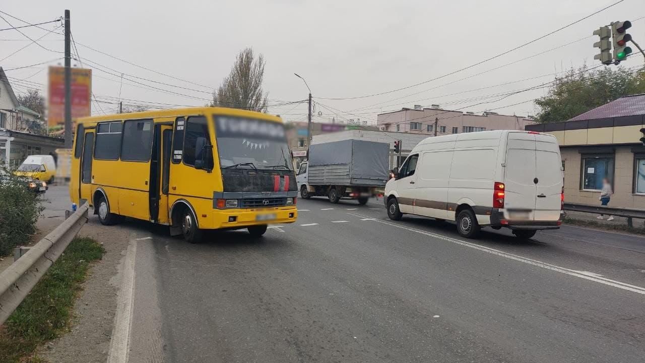 В Одесі маршрутка збила 5-річного малюка на переході: фото з місця ДТП - 24 Канал