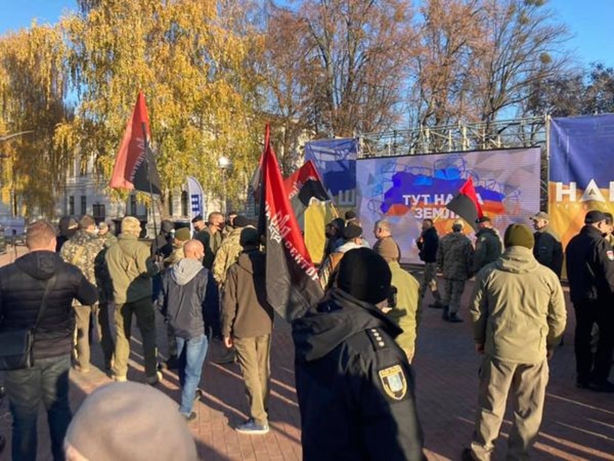 Конфлікт "Правого сектору" і журналістів каналу "НАШ" у Сумах: поліція відкрила справу - Новини Сум - 24 Канал Конфлікт "Правого сектору" і журналістів каналу "НАШ" у Сумах: поліція відкрила справу - Новини Сум - 24 Канал