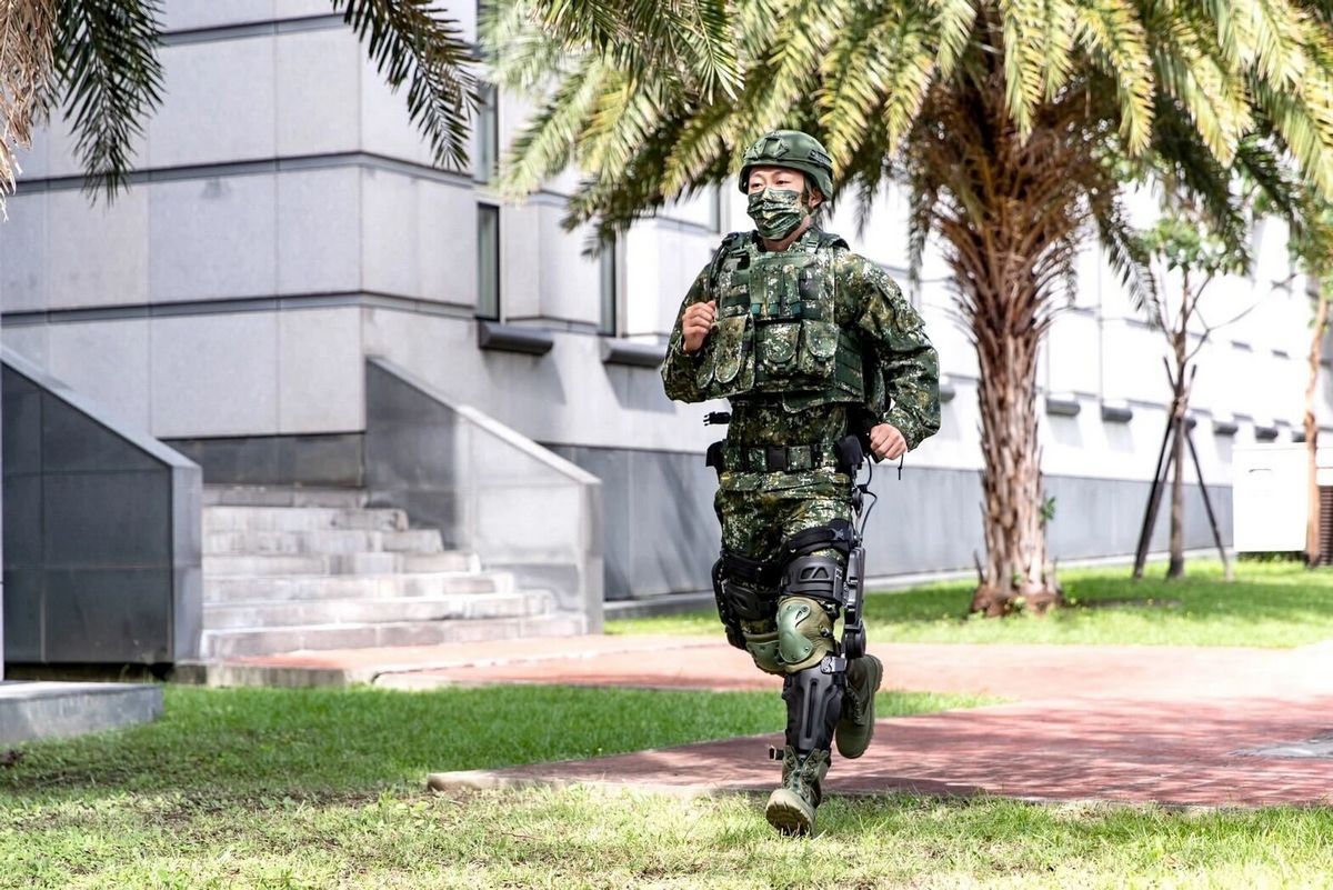 Тайваньская армия создала экзоскелет, который дает суперсилу: в чем его особенность Тайваньская армия создала экзоскелет, который дает суперсилу: в чем его особенность