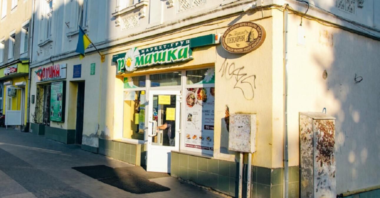 Не положила лимон и получила ожоги: житель Дрогобыча вылил продавщице в лицо горячий чай Не положила лимон и получила ожоги: житель Дрогобыча вылил продавщице в лицо горячий чай