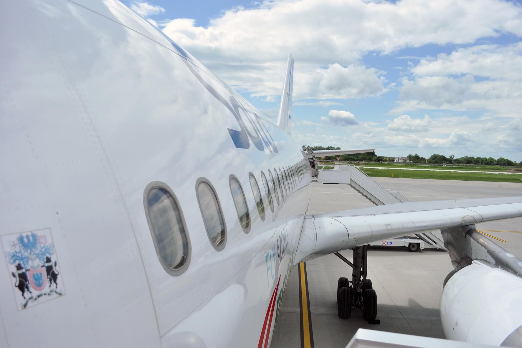 В Харькове из-за пьяного курильщика в самолете задержали пассажиров В Харькове из-за пьяного курильщика в самолете задержали пассажиров