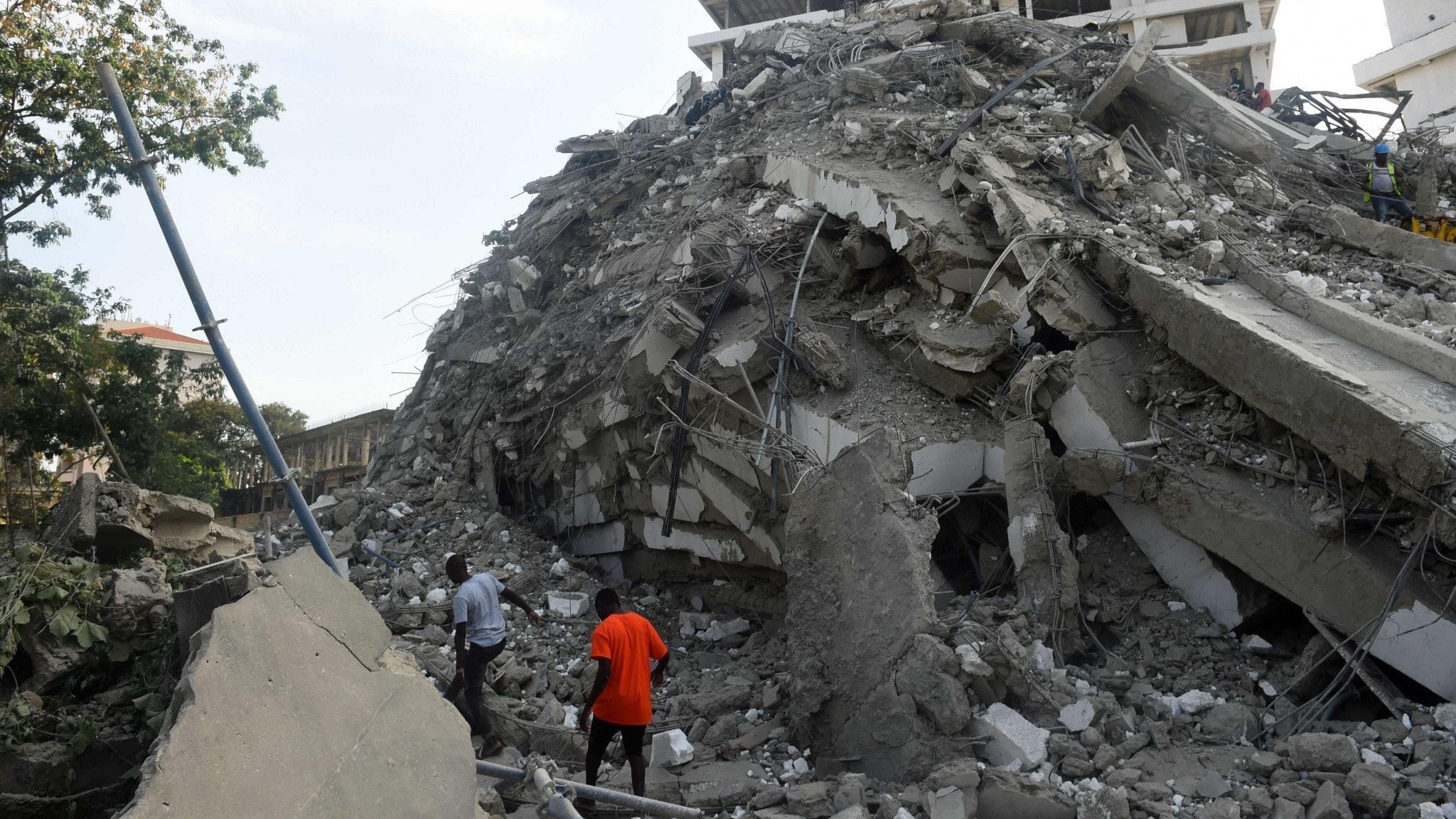 Обвал дома в Нигерии: число погибших резко возросло Обвал дома в Нигерии: число погибших резко возросло