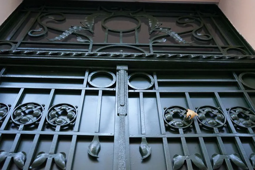 У Львові відновили історичну браму будинку, де жив Станіслав Лем: цікаві фото