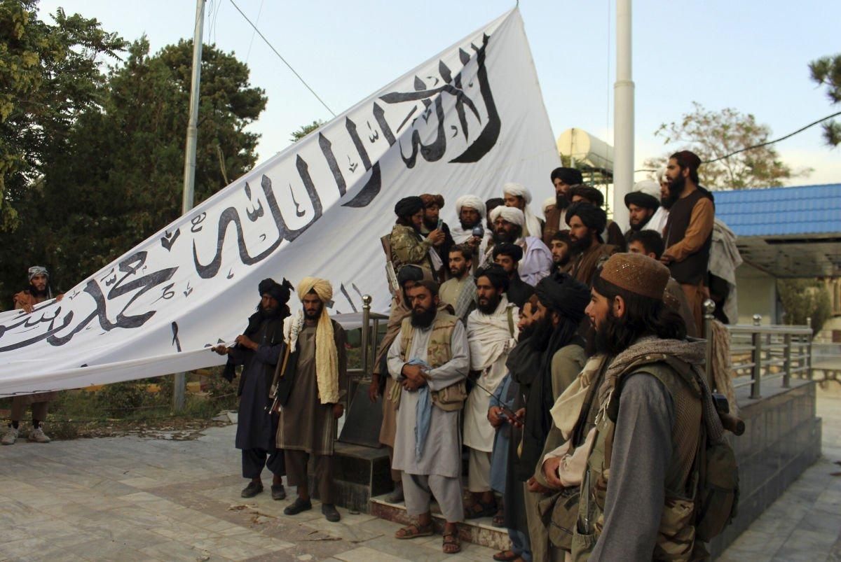 В Афганистане – экономический кризис: талибы запретили использование иностранной валюты в стране