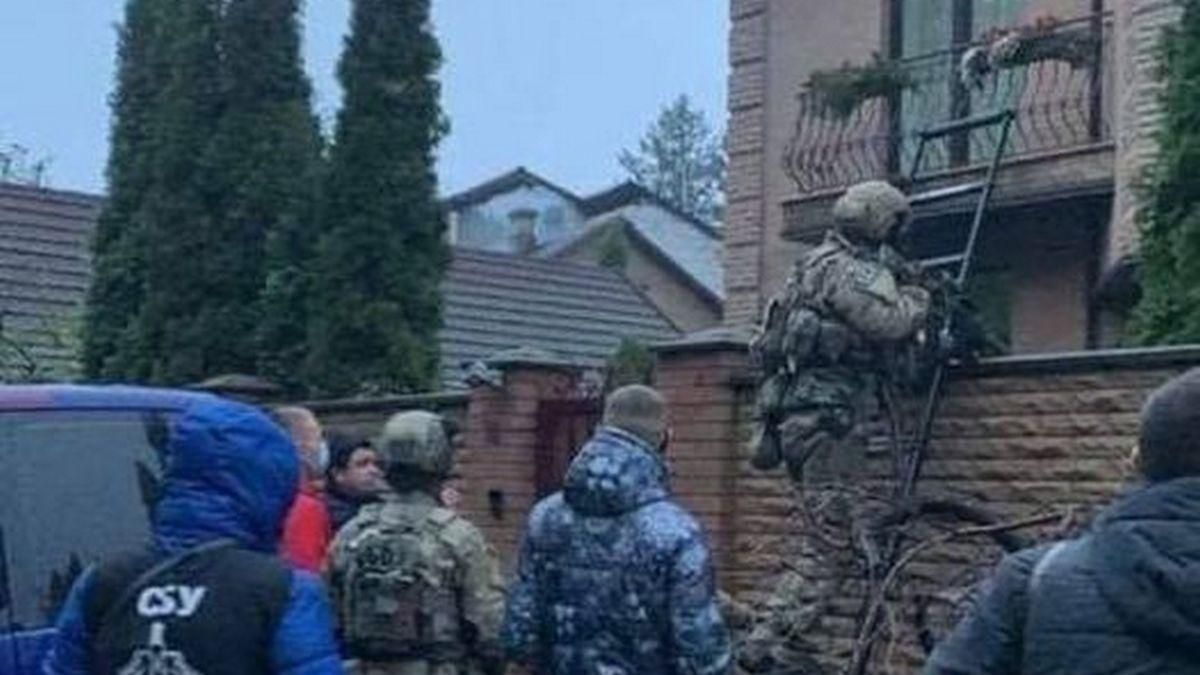 У Любченко и главы ГНС Олейникова проводят обыски У Любченко и главы ГНС Олейникова проводят обыски