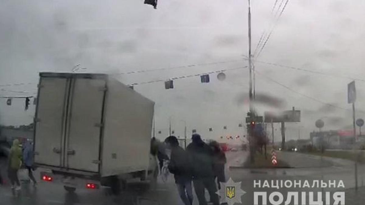 До 8 років: винуватцю смертельної ДТП з вантажівкою, повідомили про підозру - Київ До 8 років: винуватцю смертельної ДТП з вантажівкою, повідомили про підозру - Київ