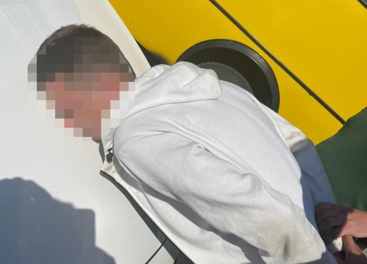 Возле Львова 21-летний дрогобычанин напал на таксиста с ножом