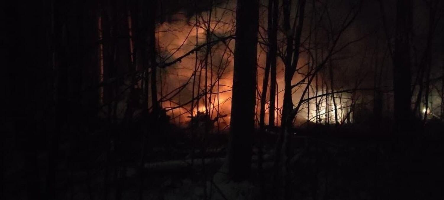 Сплошное пепелище: появились первые кадры с места крушения АН-12 в России Сплошное пепелище: появились первые кадры с места крушения АН-12 в России