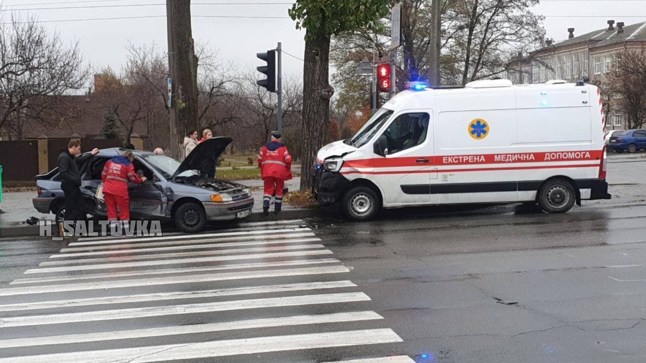 У Харкові зіштовхнулися швидка і легковик: є постраждалі - Новини Харкова - 24 Канал