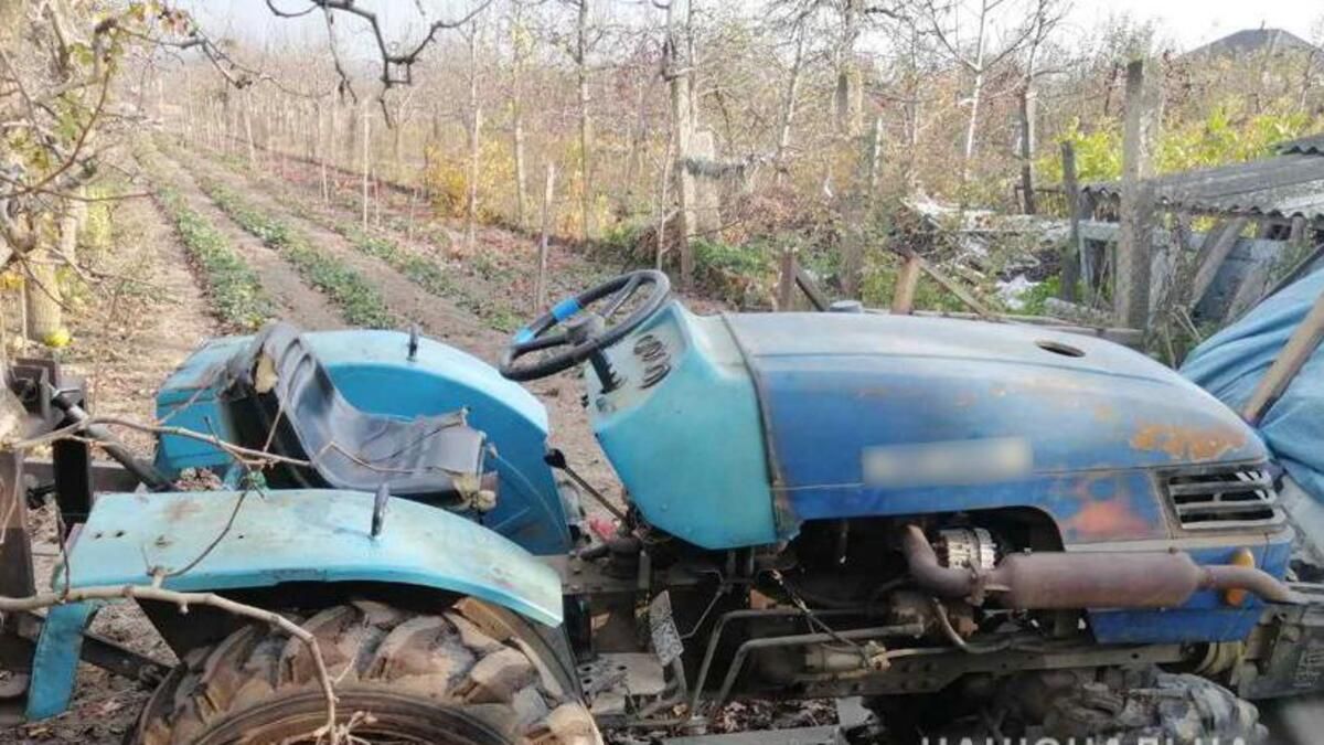 Жінку затягнуло під колесо трактора: на Буковині сталась жахлива трагедія - Новини Чернівців - 24 Канал