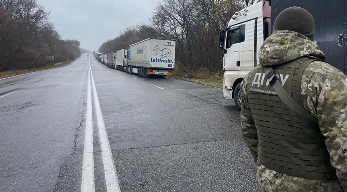 Черги з сотень фур: Росія блокує в'їзд вантажівок з України - Новини Харкова - 24 Канал Черги з сотень фур: Росія блокує в'їзд вантажівок з України - Новини Харкова - 24 Канал