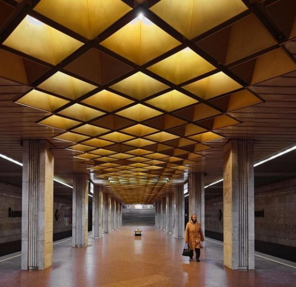 Станция метро "Выдубичи" стала звездой инстраграма The New York Times: атмосферное фото